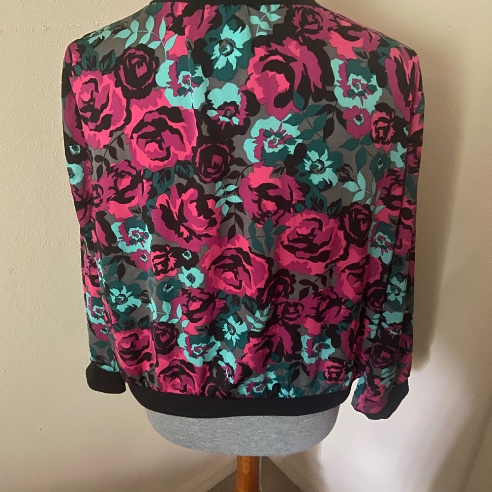 Beautiful zip jacket - Picture 3 of 3